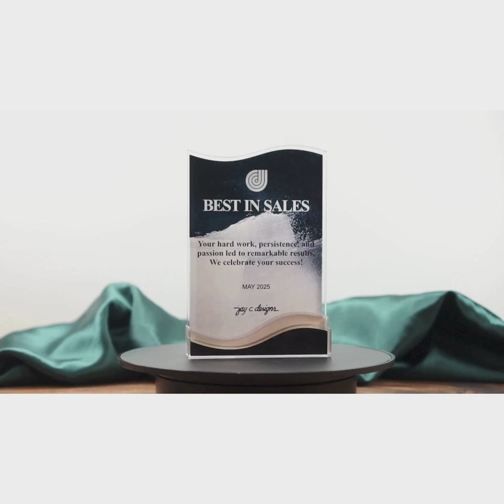 A 360 degree rotating video of the Lumen Wave award.